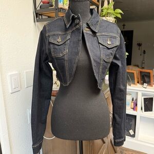 Cropped Black Denim Jacket with Contrast Stitching